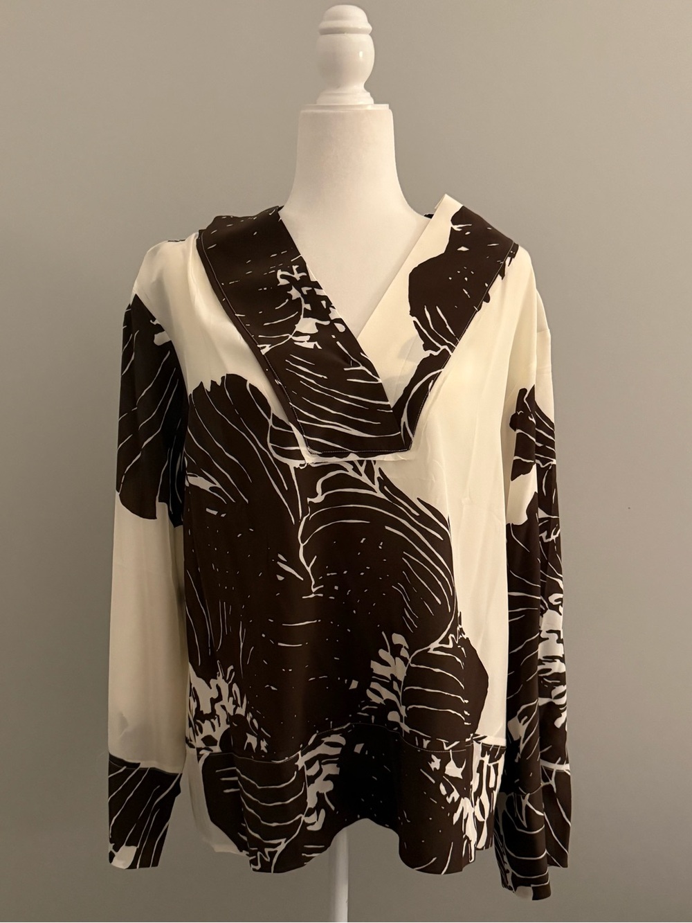 Banana Republic Cream and Brown Floral-Print V-Neck Long Sleeve Top